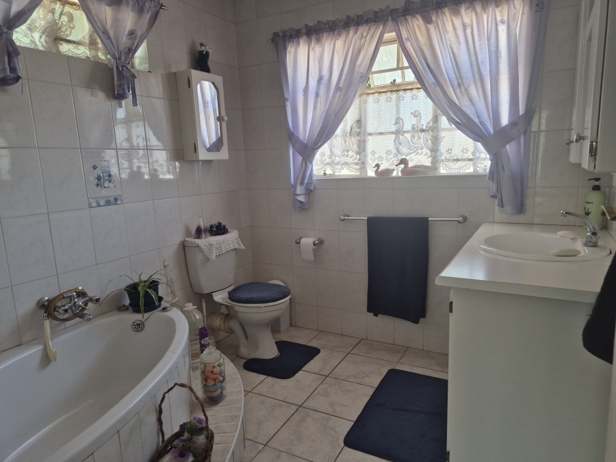 3 Bedroom Property for Sale in La Hoff North West